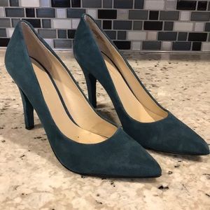 Nine West blue suede size 6 pumps
